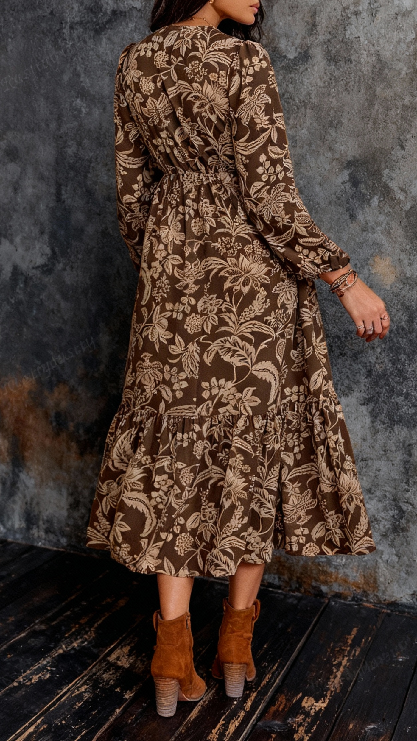 Alicia | Bohemian dress with V-neck and floral lace print